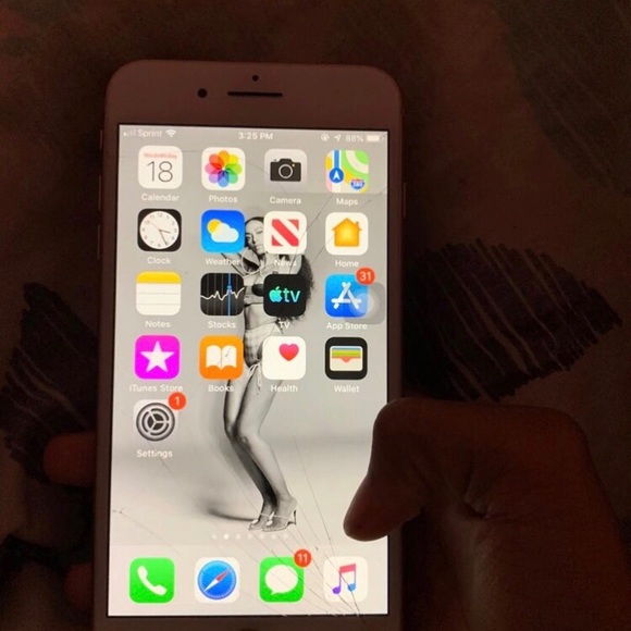 I phone 8 plus - Picture 3 of 3